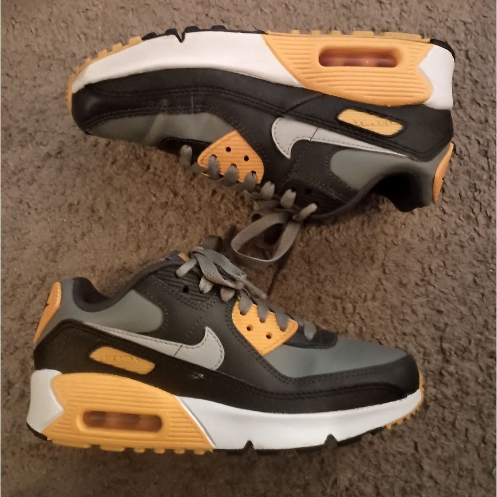 Nike Air Max 90 Smoke Grey/ Lt Smoke Grey (HF6358 004) GS Size 3 PRE-OWNED